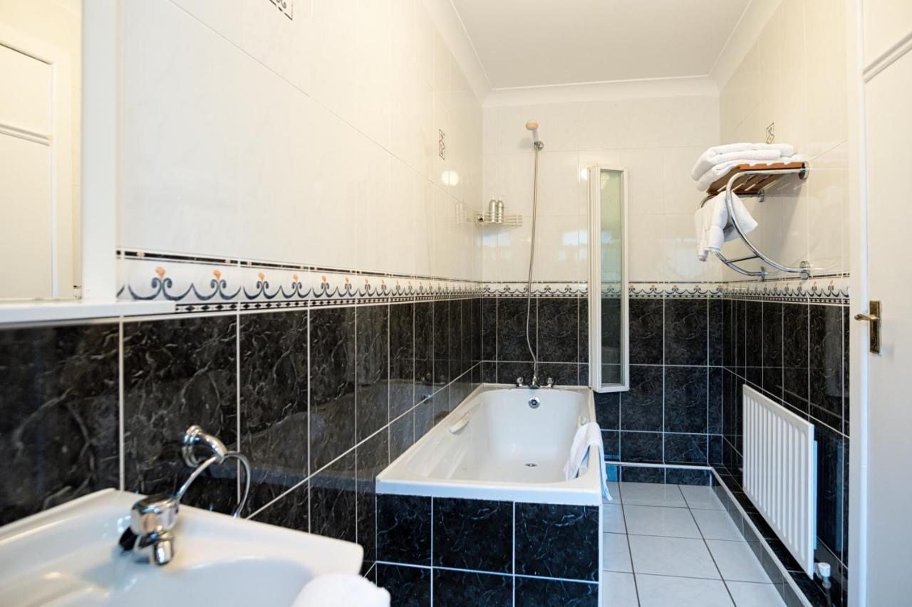 Guest house Woodside 4*